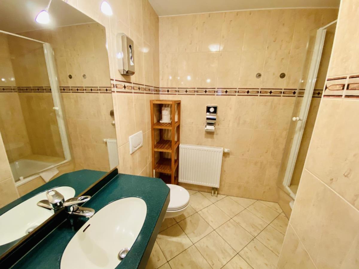 Doppelzimmer Dinner, Direkt Am Alten Strom Rostock Exterior foto